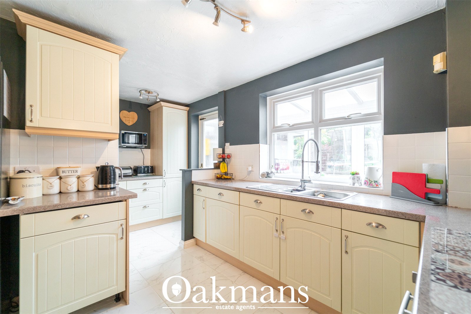 Guys Walk, Bromsgrove, B61