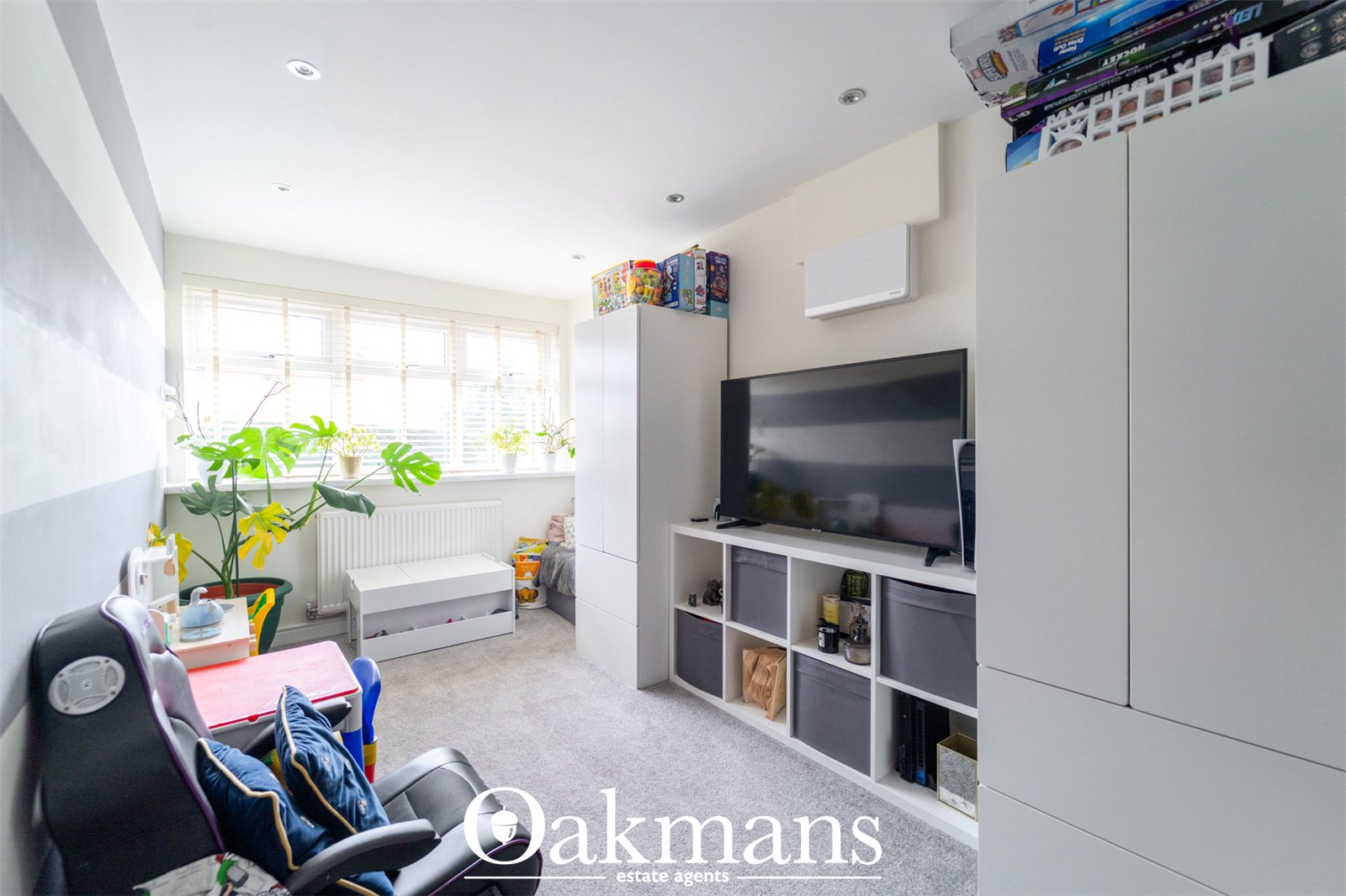 Guys Walk, Bromsgrove, B61