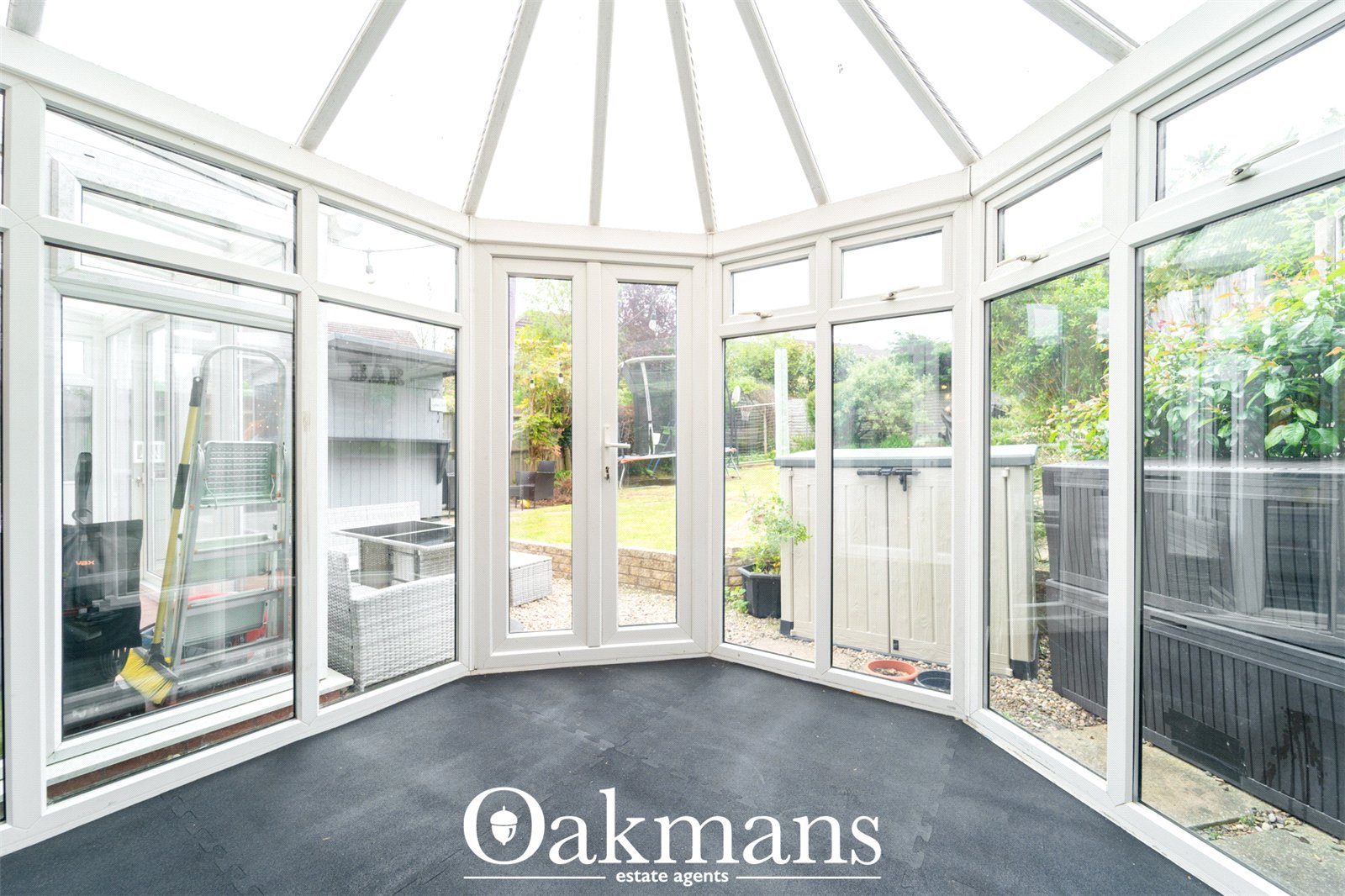 Guys Walk, Bromsgrove, B61