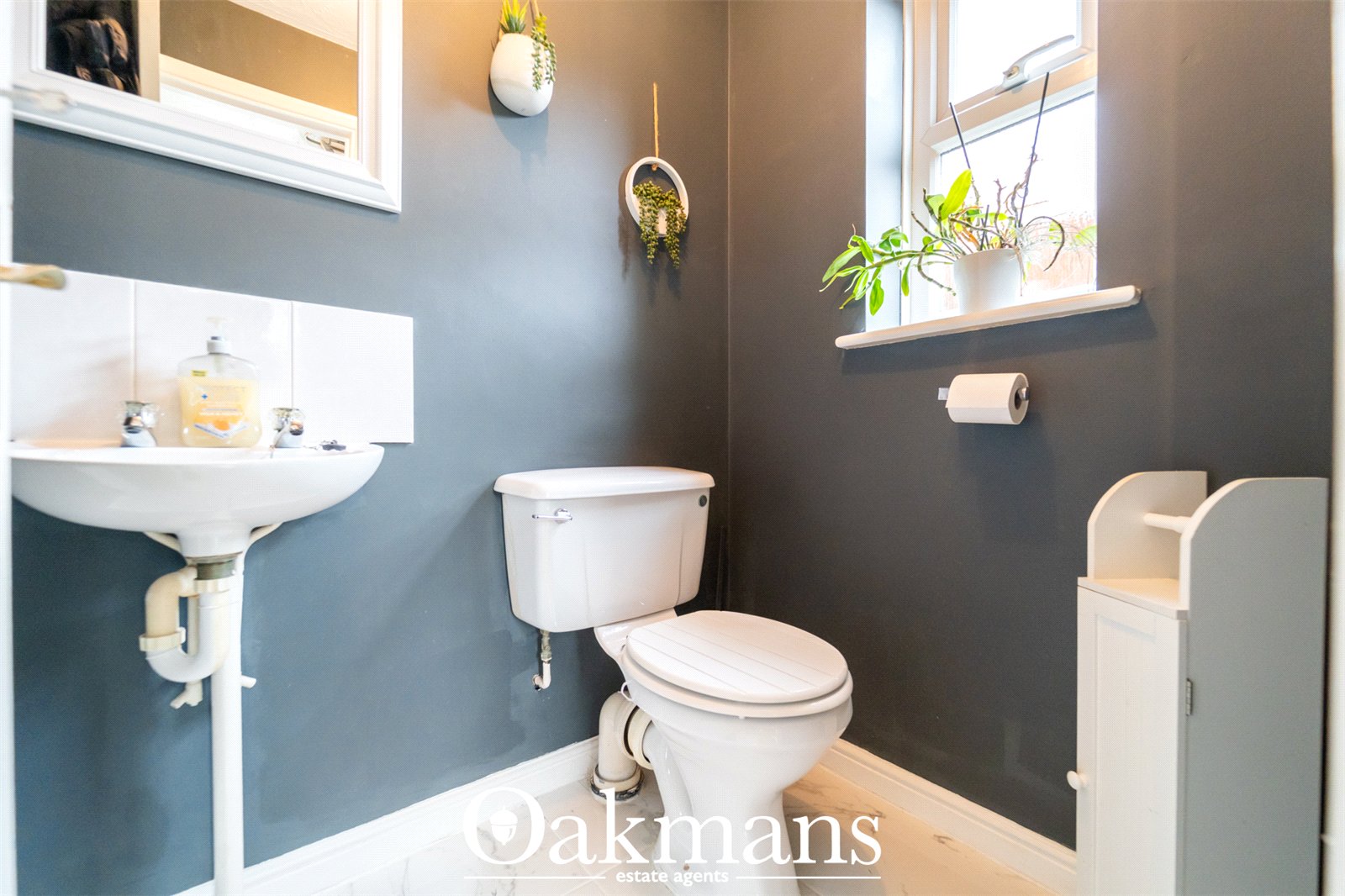 Guys Walk, Bromsgrove, B61
