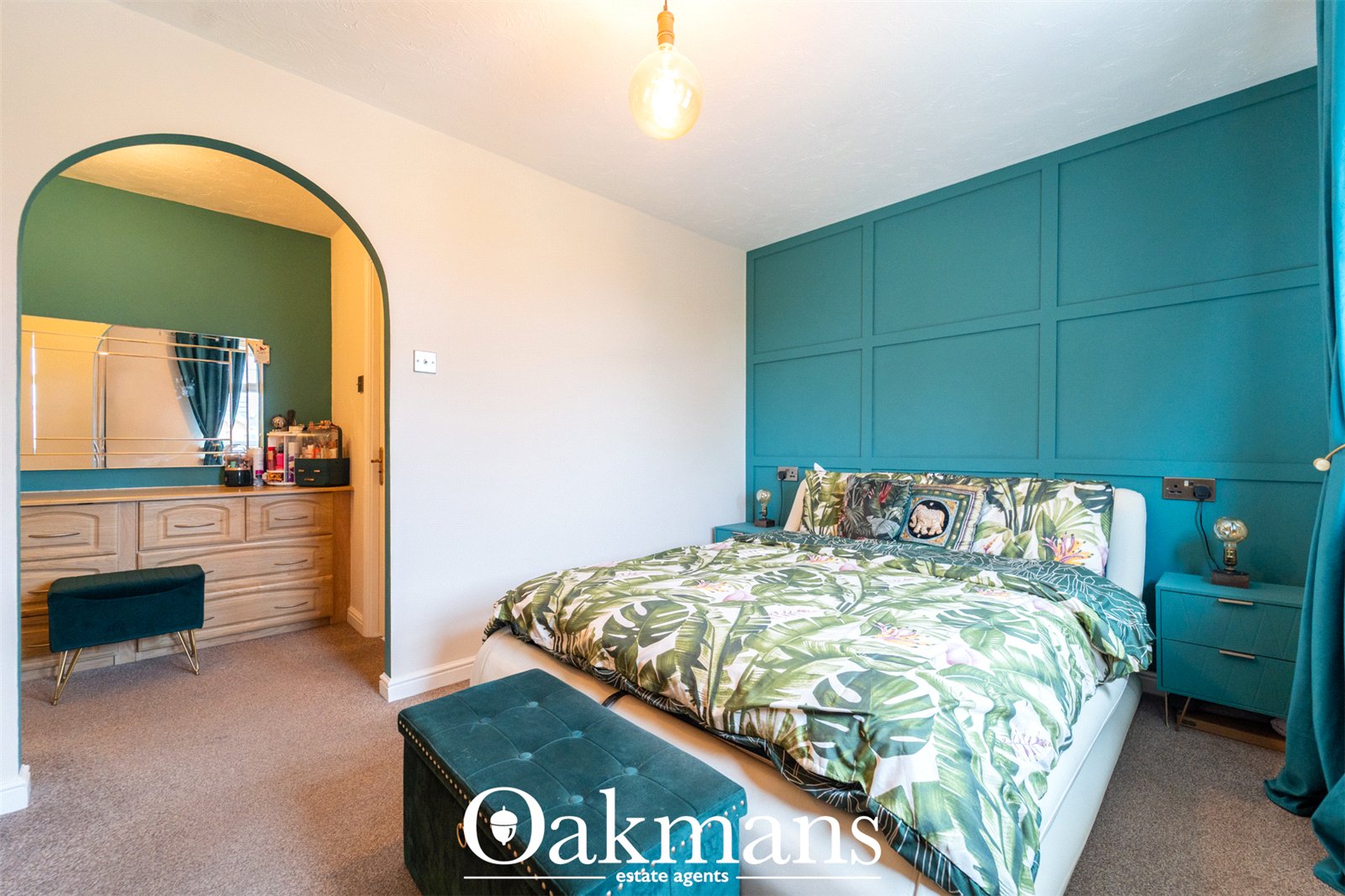 Guys Walk, Bromsgrove, B61