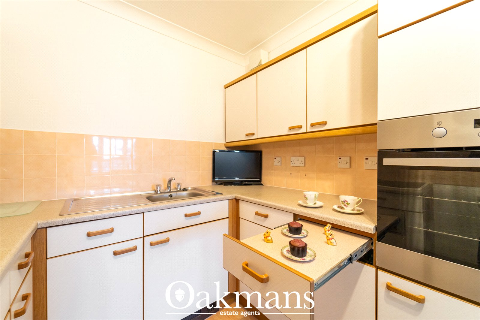 Kingfisher Court, Droitwich, WR9