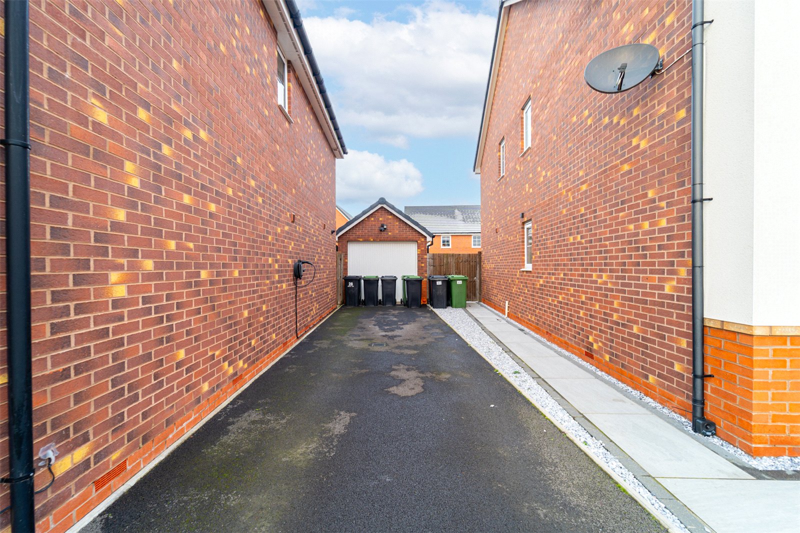 Chimney Way, Bromsgrove, B60