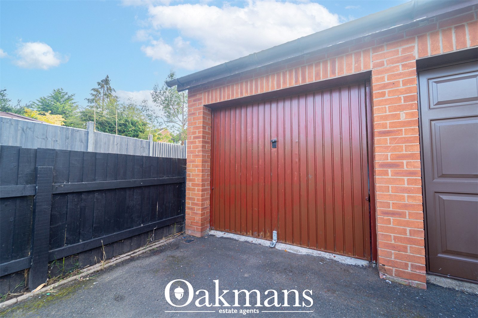 Harvest Close, B60