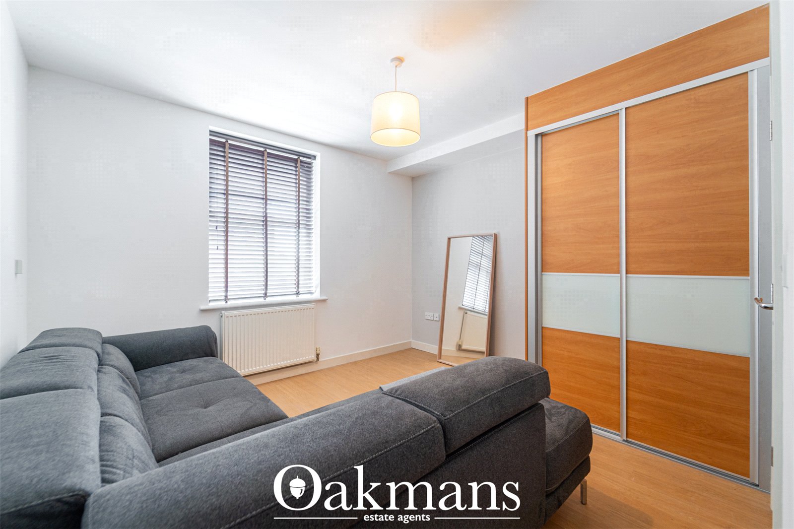 South Terrace, Shirley, B90