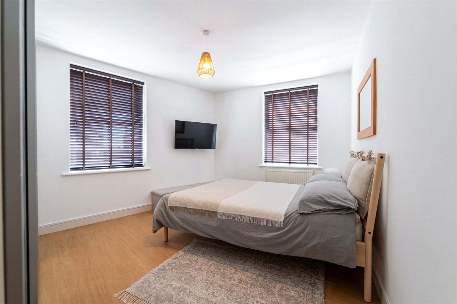 South Terrace, Shirley, B90